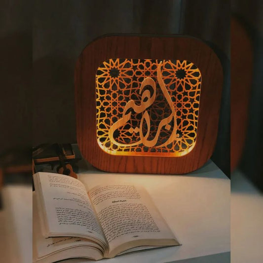 أسماء مضيئة – صناديق إضاءة ديكورية مخصصة